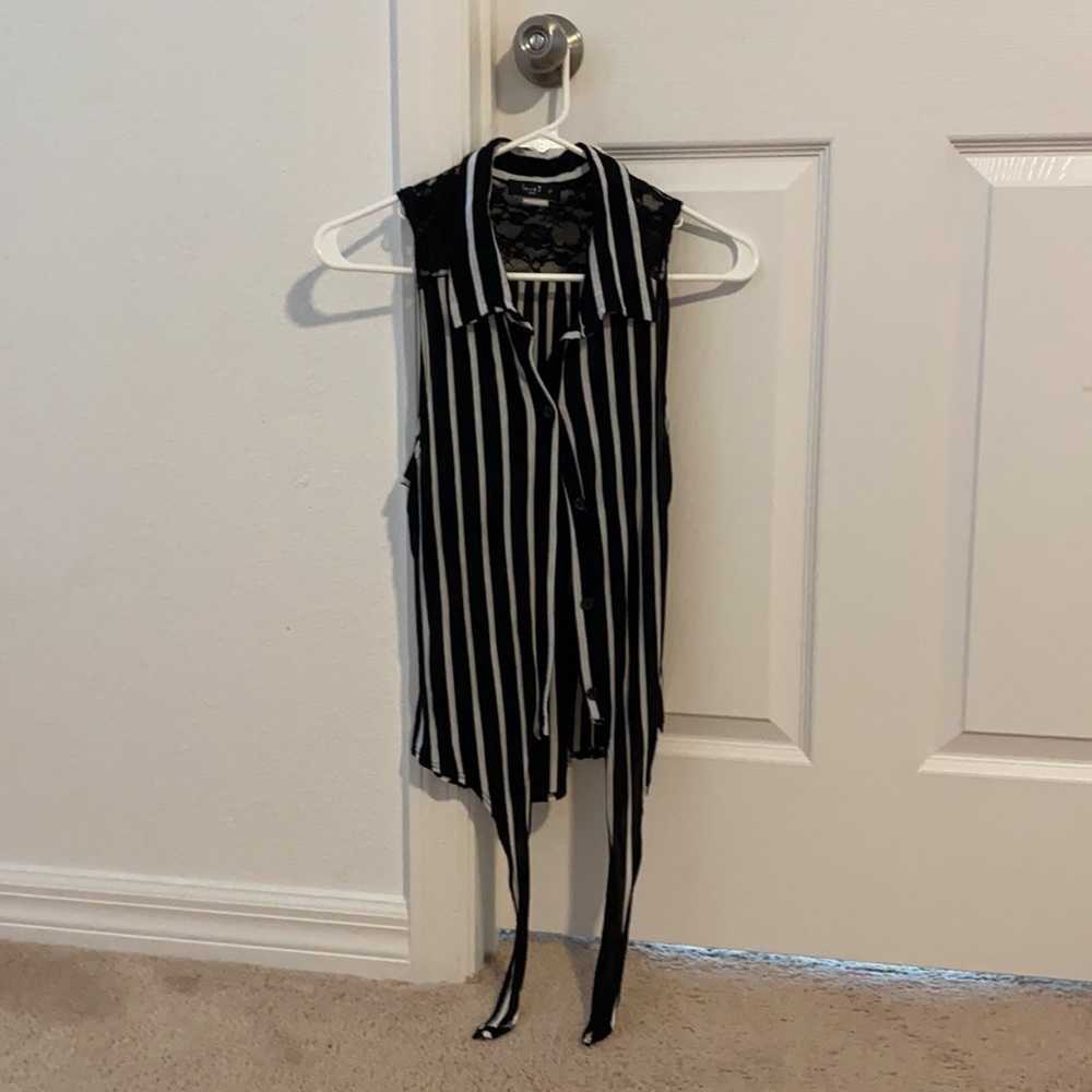 Womens Love J size Small Top